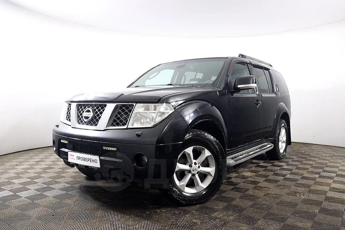 Nissan Pathfinder Image 1